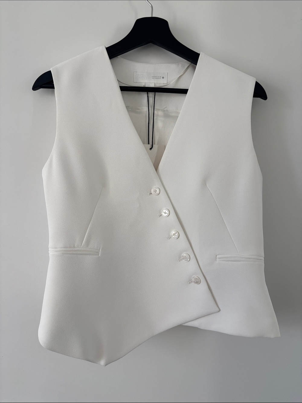 BNWT ZARA - Asymmetric V-Neck Vest White Small
